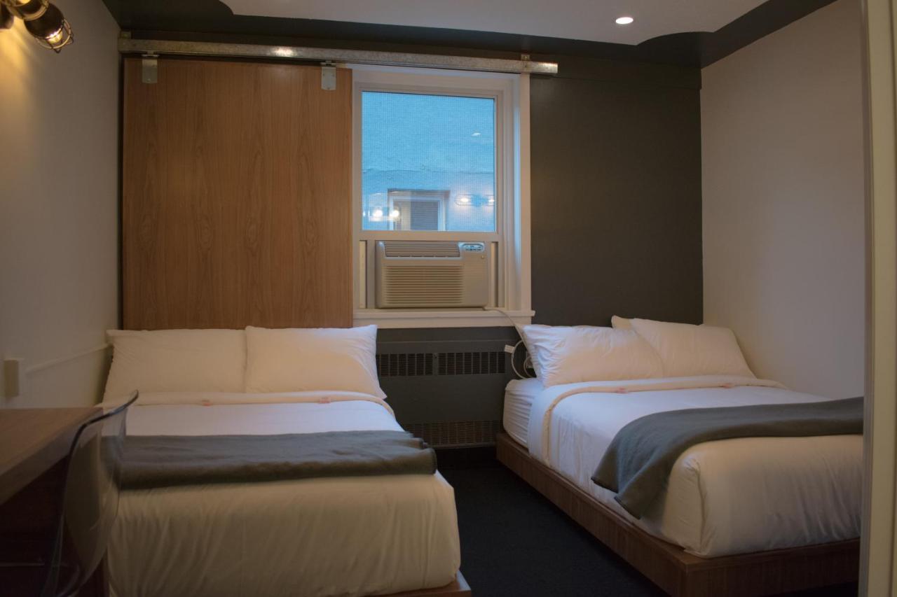 Crash Hotel Downtown Edmonton Exterior photo